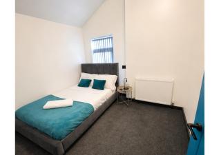 Tudors eSuites - 4 Bedroom Spacious House - #142R - 2