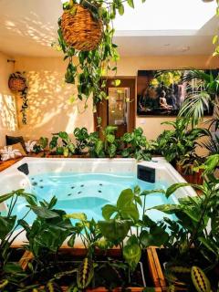 Trinidad Vibes - Suite and Spa - 8