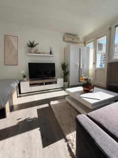Bright Scandinavian Apartment & Balcony - 3