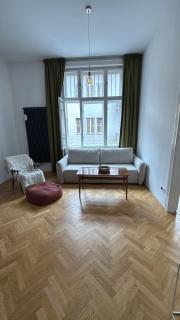 Elegant Vintage Apartment - 4