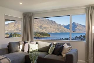 Spectacular Views, Walk To Town, Freshly Renovated - 9