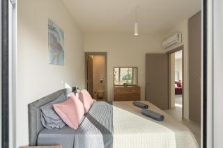 The Icon 001 - Superior 2BR Apartment with Pool & Gym, Mythical Seas - Protaras - 1