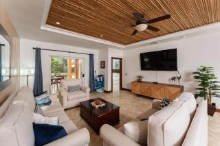 Amazing Beachfront Condo in Playa Langosta - 6
