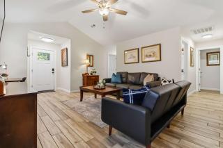 Lakeside Getaway - Next to Beaver Lake - 1