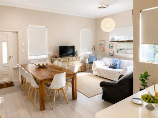 Boutique 4BR Family Stay, Premium Comfort, King Suite, Easy CBD - 9