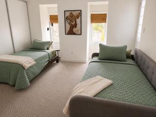 Bright and Spacious 3 Bedroom Townhouse - 6