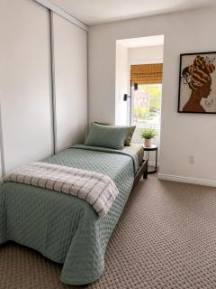 Bright and Spacious 3 Bedroom Townhouse - 4