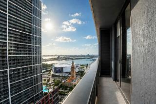 Miami Skyline Condo Near Bayside for 5 - 0