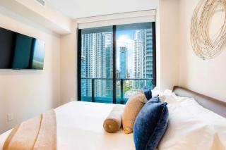 Miami Skyline Condo Near Bayside for 5 - 3