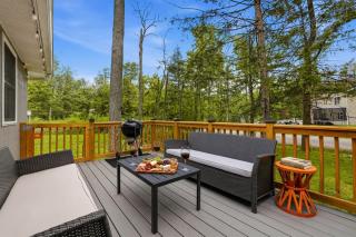 Pool Golf HotTub Firepit Gym LakeAccess - 4