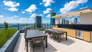 Luxury Downtown Miami Condo for 5 - 6