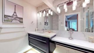 Luxury Private Room with washroom - Newmarket, Ontario - 5