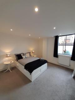 NEW - St James - City Centre Modern Apartment - 7
