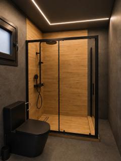 Luxury Suite with Private Jacuzzi - 3