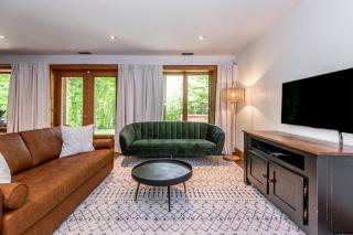 NEW! Grand Timber Chalet - Hot Tub & Billiard - 4