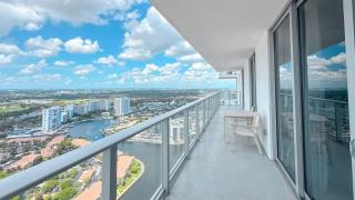 Luxury 3-bedroom with breathtaking view - One free valet parking - 0