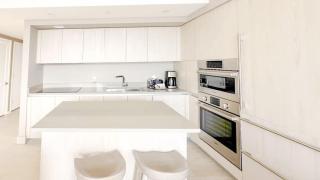 Luxury 3-bedroom with breathtaking view - One free valet parking - 3