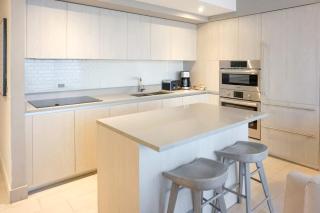 Luxury 3-bedroom with breathtaking view - One free valet parking - 2