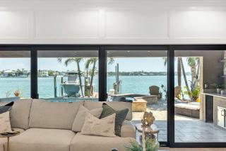 Harbor Villa Waterfront Pool Spa Firepit - 7