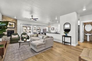 Hillside Harmony Luxury Comfort - 5