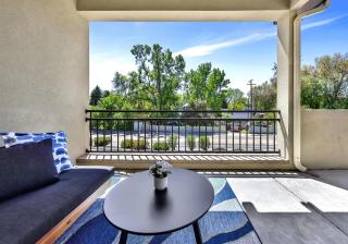 Hillside Harmony Luxury Comfort - 3