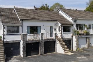 Central apartment with parking minutes from Tenby North beach - 7
