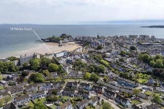 Central apartment with parking minutes from Tenby North beach - 1