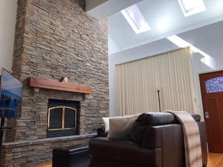 Full loft-style apartment near Omni - 0
