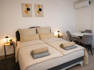 Moderan Apartman, balkon, klima, parking, WiFi, TOP lokacija - 0