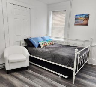Beach Oasis | Mins to CP & SF | King/WD/Pet OK - 6