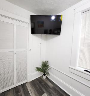 Beach Oasis | Mins to CP & SF | King/WD/Pet OK - 4