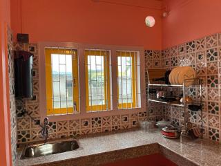 Northeastern Escape - Modern 2BHK near Six Mile - 7
