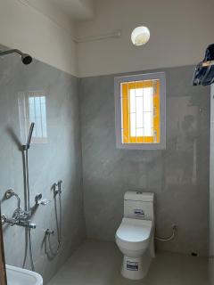 Northeastern Escape - Modern 2BHK near Six Mile - 6