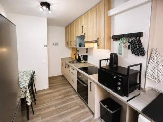 Modern Guest Room in Central Madrid with Full Accessibility - 7