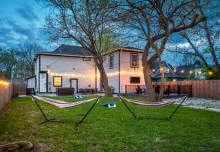 NEW Menagerie on 40th- Karaoke Lounge - Hot Tub - Pet Friendly - 5