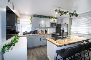 The Wilderness | Near CP & SF | W/D| Pet OK - 5