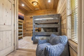 Little Bear Lodge cabin - 2