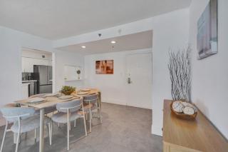 Cozy Beachfront Condo w Beach Service 1410 - 1