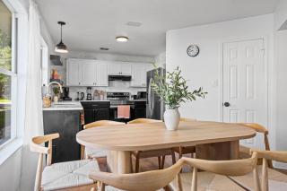 Modern 3BR Home w Cowboy Pool & 3 in 1 Game Table - 2