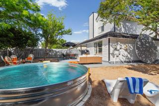 Modern 3BR Home w Cowboy Pool & 3 in 1 Game Table - 5