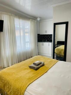 The Hideaway in Southernwood Guest House - 7
