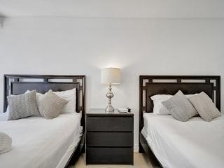 Charming Ocean View Condo with Beach Service 1516 - 9