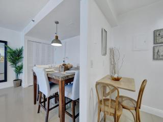 Charming Ocean View Condo with Beach Service 1516 - 1