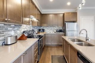 Family Townhome with Summer Pool 51 - 6