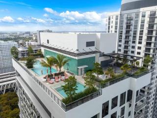 Stylish Studio Downtown Pool Gym Sauna - 0