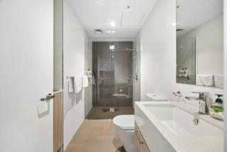 Vision On Morphett 2BR Apartment With Parking - 4