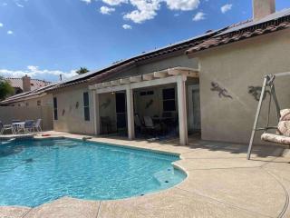 Stylish 3 Bedroom Retreat with Private Year Round Pool Pet Friendly Stay - 7