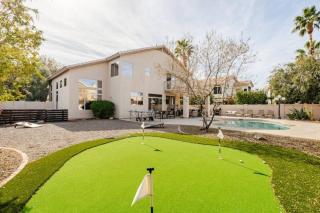 Pet-Friendly Mesa Retreat w/ Private Pool, Pool Table & Great WiFi Near Golf, Hiking & Spring Training - 9