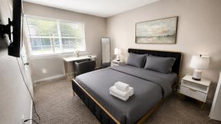 The Crestline Stay Hoover Townhome 2BR - 8