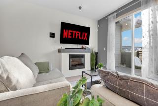 2BR Townhome in Langley Close to Shopping Malls and TandT - 0